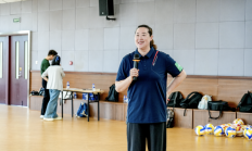 世俱杯外围:女排奥运冠军宋妮娜：青少年保持身心健康才能走得更远